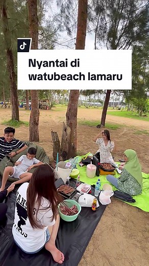 Wisata Keluarga di Pantai Watu Beach Lamaru