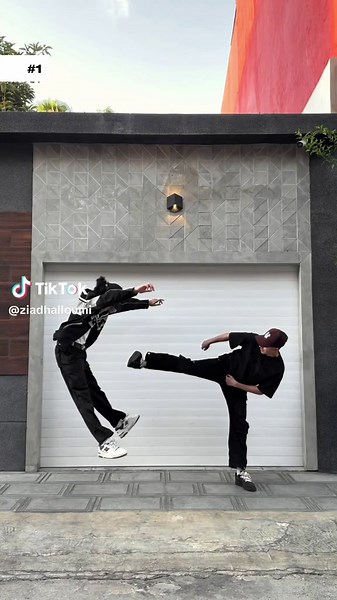 10 Poses For Duos - Ultimate Guide for Perfect Duo Poses