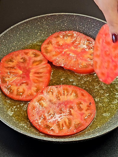 4 eggs with 1 tomato. The easiest and most popular recipe on TikTok. #food #delicious #cooking #recipe #tomatoes
