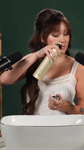 Noah Cyrus Germany 🇩🇪 on Instagram: "Noah shows us her Makeup bag and routine with ASMR! 🤍 full video on YouTube _ #noahcyrus #cyrens #cyrus #asmr #makeuproutine"