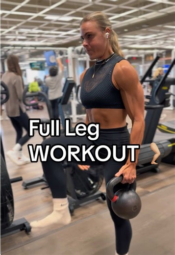 If you’re struggling to stay consistent 👉🏼 change your WHY. Stop training just to “lose weight” and start training for LIFE. ..You never know what it’ll throw at you😉 Walking Lunges = a LIFE leg-day staple. A POWERFUL full lower-body functional exercise that builds: Strength Stability Balance Mobility Flexibility #legday #legdayworkout #strengthtraining #shredded