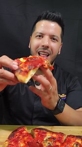 Recipe For the pizza 1 kg Flour 600 g of water 7g yeast 20g salt 20ml oil For the dressing Tomato sauce Mozzarella cheese Salami Mushrooms . . . Per la pizza 1kg Farina 600g acqua 7g lievito 20g sale 20ml olio Per il condimento Salsa al Pomodoro Mozzarella Salame Funghi | The Cooking