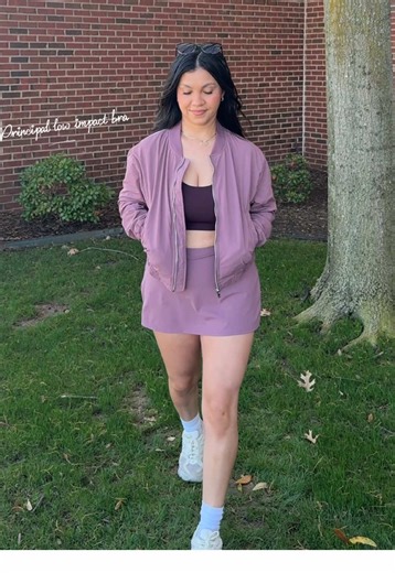 #FableticsPartner this outfit is so cute & I’m obsessed with the bomber jacket 💜🌸 @Fabletics #momootd #ootd #fabletics #outfitinspo