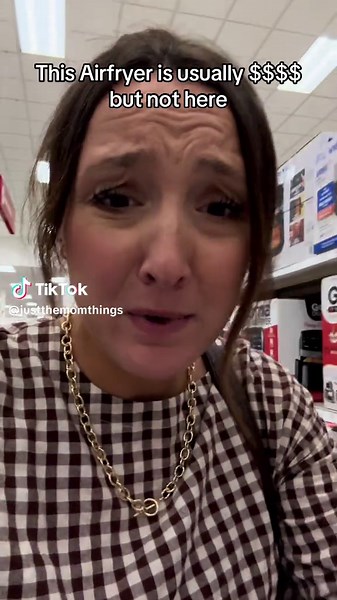 I swore I wasn’t gonna be that mom obsessed with her air fryer… and now I’m over here cooking every single meal in it like it’s a personality trait 😭 The Ninja Air Fryer is officially my sanity saver — fast, crispy, and no oil splatter or cleanup chaos. Perfect for tired moms who just want dinner done while wrangling toddlers and laundry piles. It reheats leftovers like they’re fresh, makes fries taste straight-from-the-drive-thru, and honestly? It’s the only reason my family gets fed some nigh