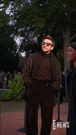 We'll fall in love with Jonathan Bailey's Burberry London Fashion Week look again and again. 😍