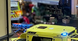 Mann angrep folk med kniv i Oslo - ble skutt av politiet og døde