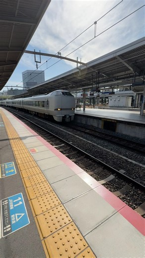 【新大阪駅】まさかのかにシーズン（ラクラクはりま）限定‼︎ くろのとり編成 入線#jr西日本#新大阪