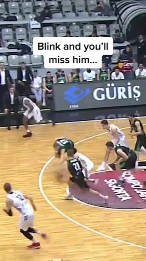 Flying in with style! 😤 #basketballcl #basketball