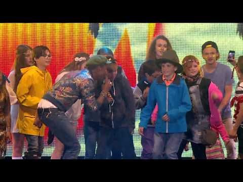 Pharrell Williams - Happy - Isle of Wight Festival 2015 - Live