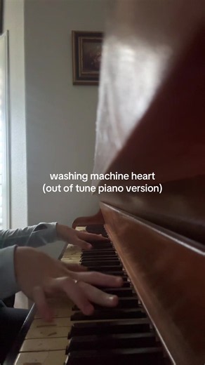 washing machine heart (yes ik i play this song a lot dw) #washingmachineheart #pianotok #oldpiano #creep #viral
