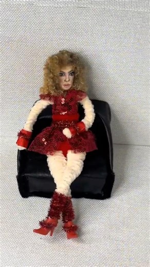 i made shakira doll with pipe cleaner and painting her face #handmade #DIY #doll #pipecleanercrafts