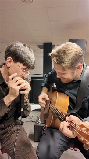 “While my guitar gently weeps” jam at soundcheck ☺️ w/ Filip Jers | Emil Ernebro