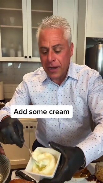 Food Boss cooks for Johnny Drinks!