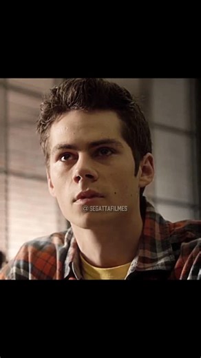 segattafilmes on Instagram: "@segattafilmes 🎬 Série: Teen Wolf (Lobo adolescente) - 3ª temporada (2011) 📺 Onde assistir: Amazon Prime 🍿 Sinopse: jovem Scott McCall (Tyler Posey) é estudante do ensino médio no colégio fictício de Beacon Hills e vive como um garoto comum, passando por problemas naturais da juventude. Ao ir caminhar na floresta em busca de um suposto corpo morto, o menino é mordido por um lobisomem. Nos dias seguintes, Scott logo nota as mudanças em seu corpo e nos seus sentidos