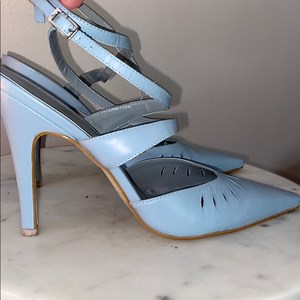 NEW BCBG MAX AZRIA Baby Blue Stiletto Heels Pointy Toe Strappy Ankle Design Sz 8