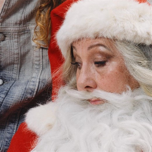 El denim de Diesel siempre luce bien bajo el árbol. Descubre y compra las piezas icónicas de denim para estas fiestas. | Diesel