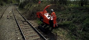 Don’t let the terrain stand in the way of bringing your chipper to the job. Our renowned TW 280 performance now with the ability to move the tracks in and out, raise the height of the machine off the ground and alter the angle at which it sits, making tackling difficult ground conditions easy! If you’re looking for the ground-covering performance and the outstanding eﬃciency you’ve come to expect from Timberwolf, the TW 280TVGTR variable tracked chipper will get in and get the job done. The Wolf