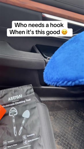 Hands-Free Window Cleaning Tool