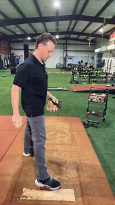 🔥 Arm Side Lean vs. Glove Side Lean ⚾💥 ❌ Arm Side Lean • Forces the trunk open too soon 🚨 • Leads to a dropped arm slot or glove-side overcorrection ⚠️ • Increases stress reduces power ❌ ✅ Glove Side Lean • Creates a solid base for the trunk 💪 • Maximizes linear momentum straight at the target 🎯 • Sets up a healthier, more efficient delivery 🚀 👉 Build the foundation. Unlock velocity. Protect your arm. 🔗 Get the drills now: TopVelocity.net/patreon #TopVelocity #PitchingMechanics #GloveSid