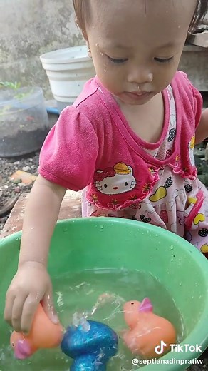 #bebekberenang😜 #bebekkwekkwek #bebekku #bebekkecil #babycute #mainanbebek #bebekdol #forpage❤❤❤ #😄 #go #hewanlucu #mainananak