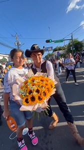 39K views · 442 reactions | ✨嵐 #DesfileDeCorreo2025 #FiestasJulias2025 #GustavoAcevedo #SantaAnaCentro | Gustavo Acevedo | Facebook