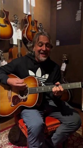 How can he sing like that? This man is a singing machine. #singing #music #rock