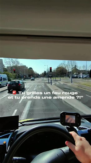 🚑Bienvenue sur cette chaîne dédiée à la conduite des véhicules prioritaires. À travers des vidéos courtes filmées en immersion, vous découvrirez la réalité du déplacement en intervention : anticipation, gestion du trafic, sécurité et respect des autres usagers de la route. L’objectif de cette chaîne est d’informer et de sensibiliser le public à la manière dont circulent les véhicules d’urgence, et de mieux comprendre comment réagir lorsqu’on entend une sirène. Ces images permettent de voir la r