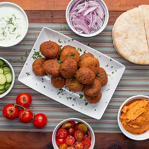 667K views · 1K reactions | Did you know you could whip up an entire dinner in using your blender? We’re not talking protein shakes or smoothie bowls, either. Think creamy, herby falafel, roasted red pepper hummus, and fresh tzatziki sauce. It’s a meal that will leave your tastebuds spinning.  FULL RECIPE: https://tasty.co/recipe/falafel-and-hummus-in-a-blender | Tasty | Facebook