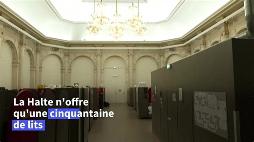 🇫🇷 Dans une aile de l'Hôtel de Ville de Paris, la "Halte femmes” propose depuis 2018 un accueil de jour et des places d'hébergement pour celles qui sont seules à la rue. Avec le plan grand froid, la mairie étend ses horaires et ouvre le week-end ⤵️ | Agence France-Presse