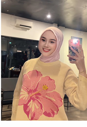 Exploring Stylish Women’s Sweater Trends