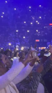 When God speaks the wise Listen... Spirit Of Praise 10, what an honour, what a privilege, what a time to be alive...Indeed God's plans are to prosper us and not harm us. Last night was beyond amazing, God showed up in a massive way for his Glory..I just Thank you Lord for your sufficient Grace. Family ha se ka bohlale baka, ke ka Mohau wa Modimo le your unwavering support🙏 #Goddidit #HisPromisesareYesandAmen | Teboho Moloi