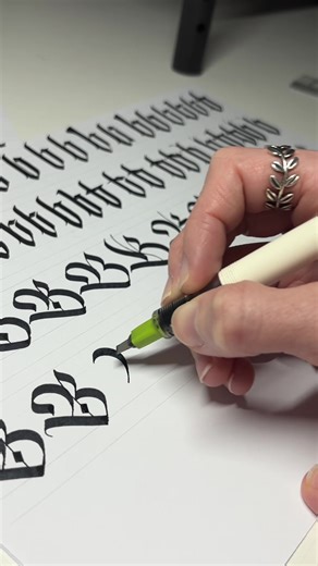 practising fraktur style B’s. experimenting with the strokes but repeating to memorise the letterform #calligraphy #blackletter #fraktur #design