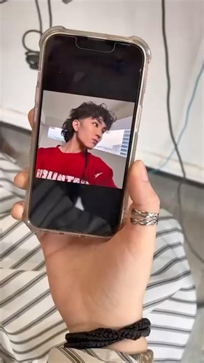 70s MULLET! Give me that messy mullet, I’ll do better then that let’s go for a 70s curly mullet!!!