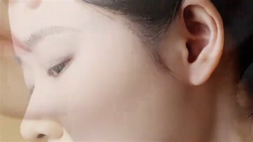 焕新肌养，黑绷带重塑光彩——LA MER精华面霜，修护干燥暗沉，紧致淡纹，奢享贵妇级护肤体验，见证肌肤蜕变新生。