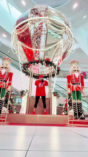 A little mall christmas dance 🎄 #comfyknitsweater #dance #dancechallenge #christmasdance #dancetrend #newmusic #christmasmusic