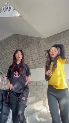 Exploring Handcuff Dynamics in Everyday Life