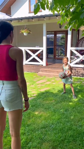 Alex & Annet on Instagram: "The guy who makes it work 😂"