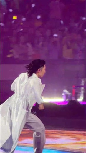 F4吴建豪看见阿信在演唱会跌倒 #吴建豪 #f4 #mayday #五月天 #演唱会 #阿信