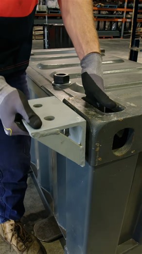 2.3M views · 2.1K reactions | How we use universal brackets to secure shipping containers  | UNILAD Tech | Facebook