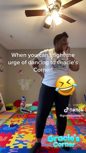 Dance Off to 'Wheels On The Bus' by Gracie's Corner