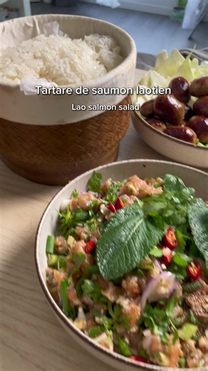 Laap saumon - Tartare de saumon laotien - 600g de saumon - 2 branches de citronnelle - 3 feuilles de citron Combava - 1 demi garanga (1 pouce environ) - ciboulette thaï - Coriandre - menthe - 3/4 échalotes - 1 demi cac de gluatamate ou sel - 1 cas et demi de jus de citron - 1 cas de padek (sauce poisson fermenté) - 2 cas de Nuoc mam - Piment oiseau A rectifier selon vos gouts ! #laos #laofood #asian #asianfoodlover #thai