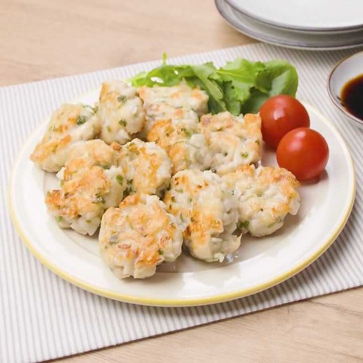 食感が楽しい！ 鶏むね肉とれんこんのゴロゴロバーグのレシピ動画・作り方 | デリッシュキッチン