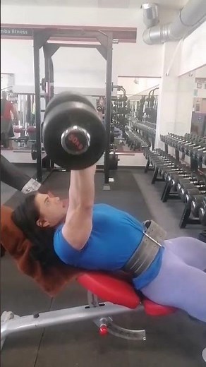 Tifani Wittman dumbell press 50 kg 🙂👍