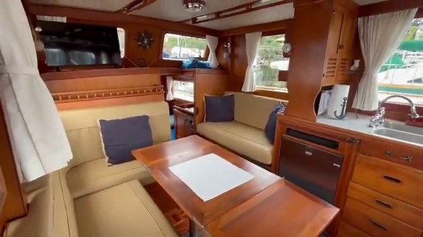 CHB 34 Tri-Cabin Trawler Single Engine Diesel - Boatshed - Boat Ref#345077