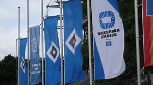 "Uns Uwe": Unvergessen. Am heutigen Todestag von Uwe Seeler gedenken wir des größten HSVers aller Zeiten. 🕊️ Du warst und bist einer von uns - nur besser. 🙏🏻 | HSV