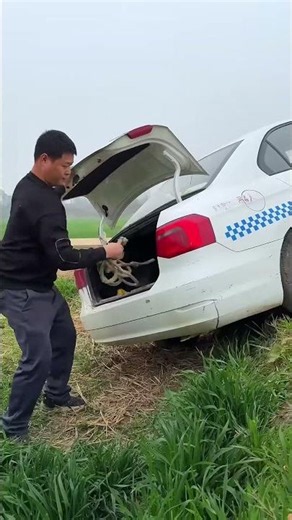 Front Wheel Drive Turns Into Four Wheel Drive In Seconds #automobile #drivingreview #accident