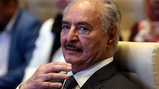 Libye : Emmanuel Macron a reçu le maréchal Khalifa Haftar à l’Élysée