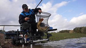 🔥 Edge Monster - Encore mieux ! 🔥 La canne margin classique est de retour avec de nouvelles technologies et des Top Kits revisités ! 💪 Construite pour la puissance et la durabilité, elle est compatible avec la canne Superium pour des mises à niveau sans faille. Longueur de 9,5 m, sections ultra résistantes et raccords renforcés - prêt à relever tous les défis ! 🎣 | Preston Innovations