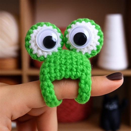 Crochet Finger Protector Pattern PDF Beginner Friendly Cute Bunny Frog Yarn Guide Tutorial Easy Quick Crochet Tension Ring Digital Download