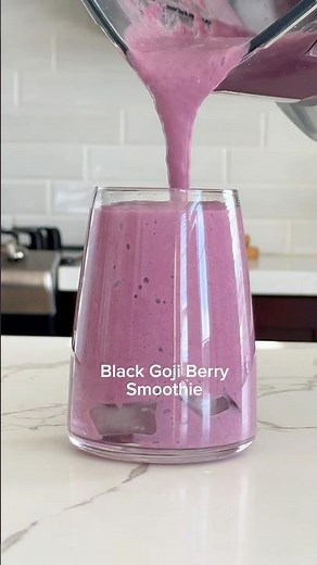 Super Healthy Gojj Berry Soursop Smoothie #smoothierecipes #smoothies #detoxsmoothie